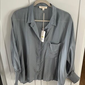 Grade & Gather  Women's Blue Button Down Shirt size medium